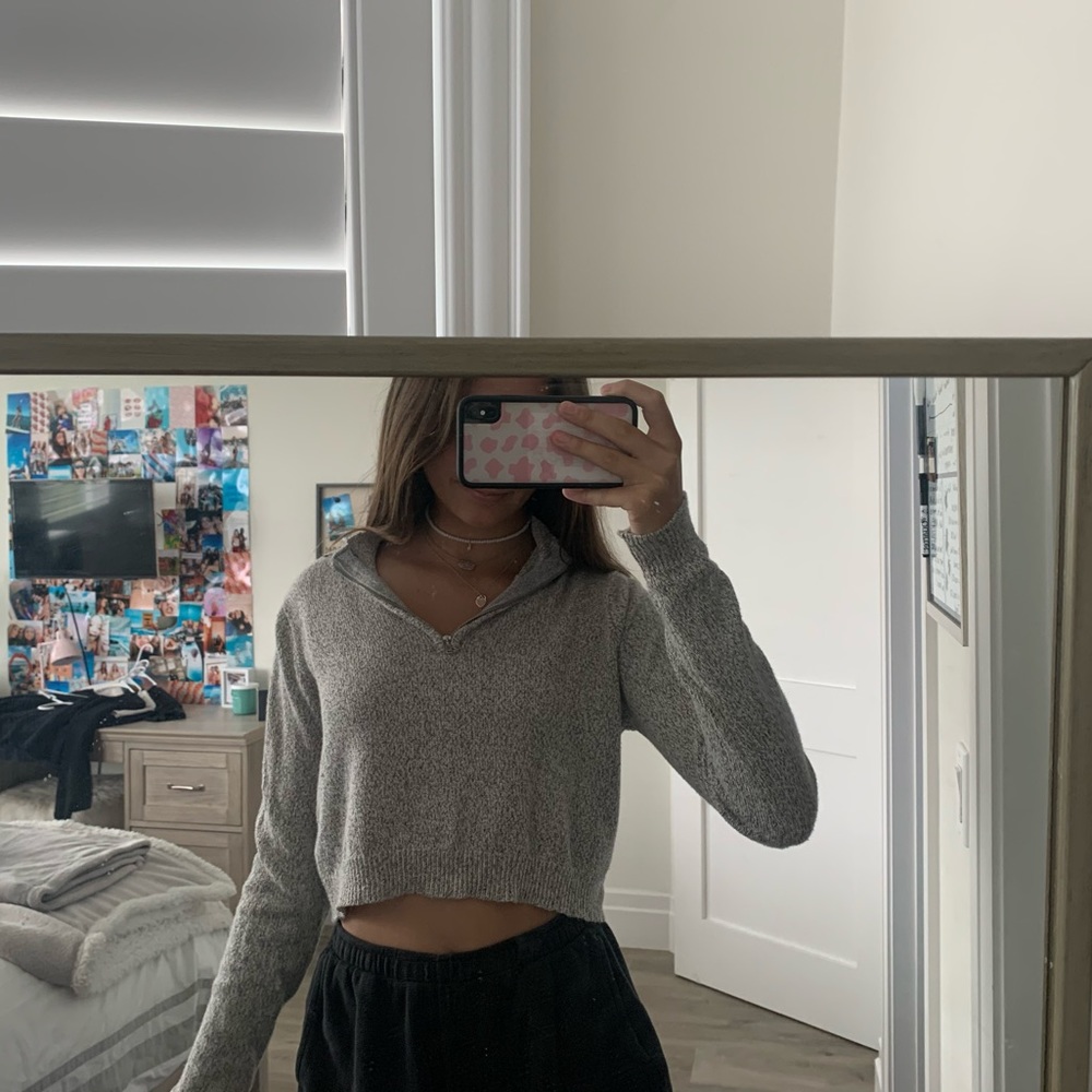 Grey Brandy Melville crop t_shirt